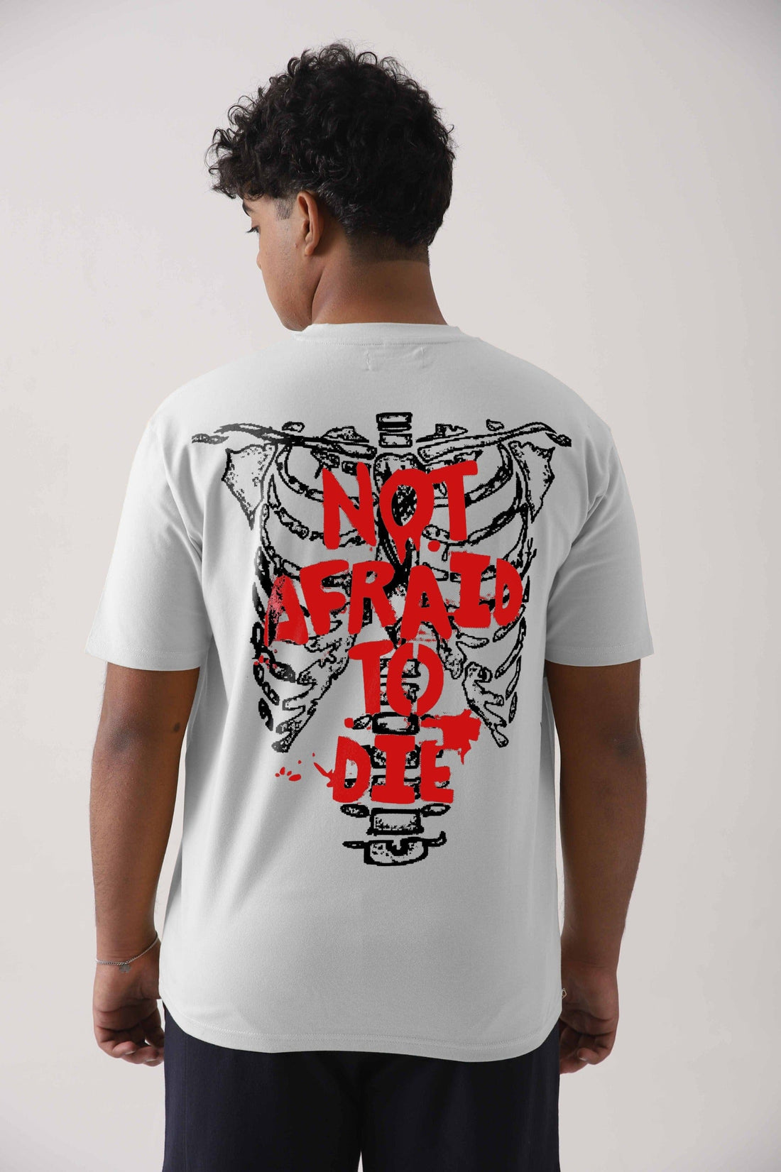 Zattitudeclothing NOT AFRAID GRAPHIC TEE